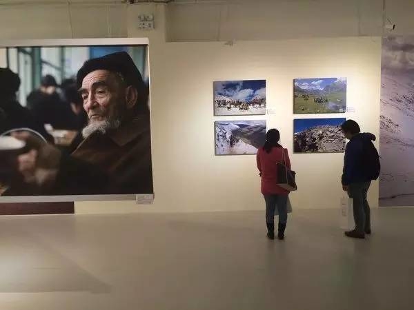 最新影楼资讯新闻-《中国少数民族摄影师获奖作品展》策展人访谈